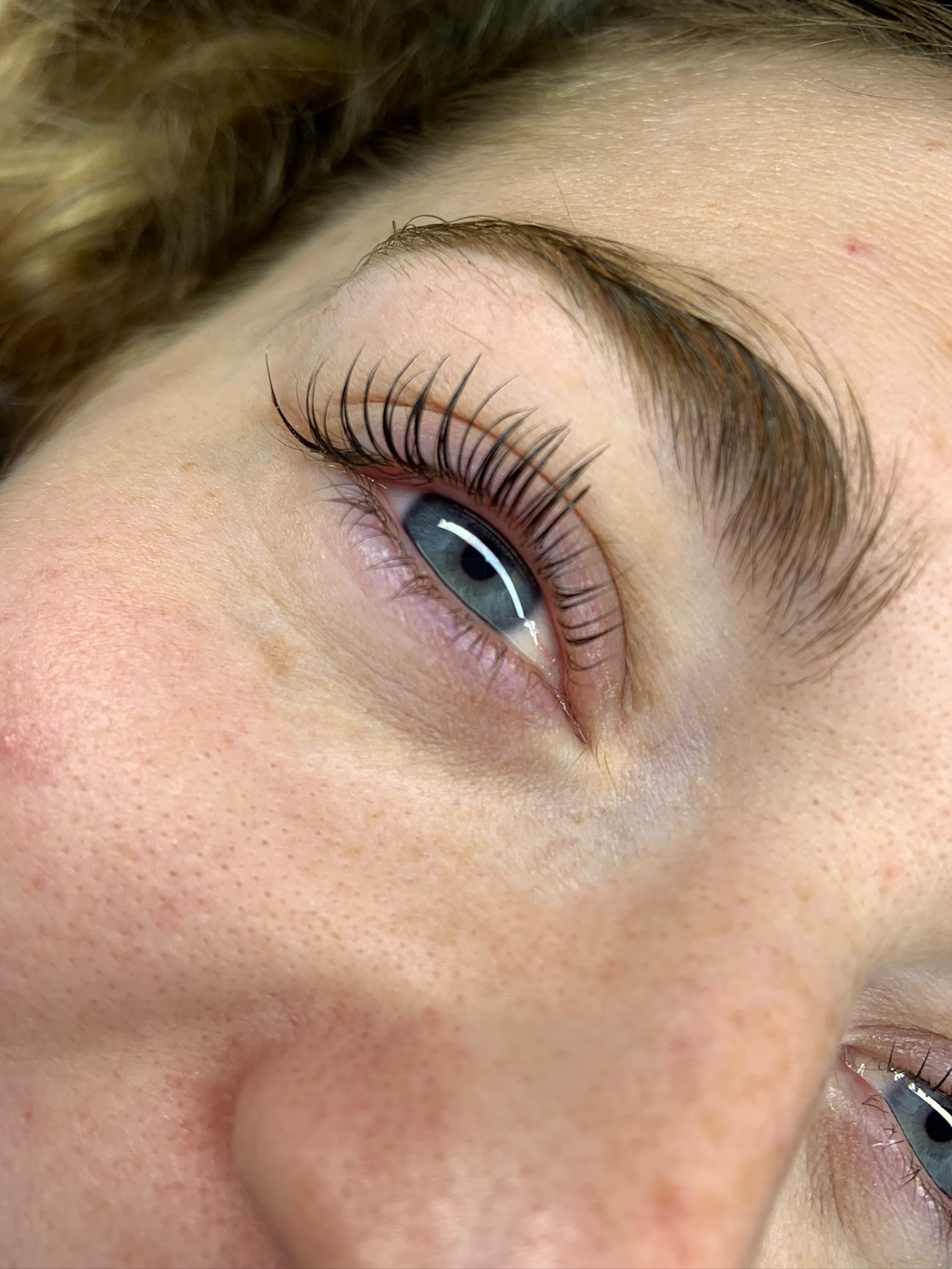 Rehaussement de cils avec Teinture